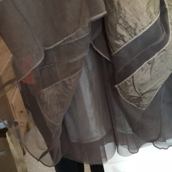 Ariella gray and metallic 3 tier taffeta skirt size 10 - Picture 3 of 3